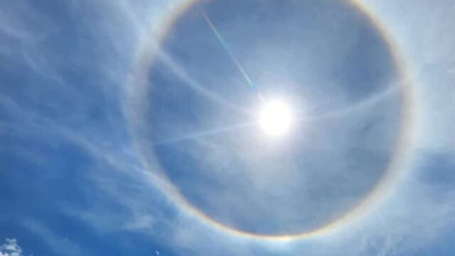 El halo solar desde San José de La Dormida este domingo. (El Diario del Pueblo)
