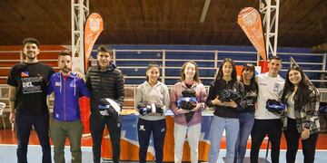 Se les hizo entrega de indumentaria en la previa de los Juegos Nacionales Evita de Playa.