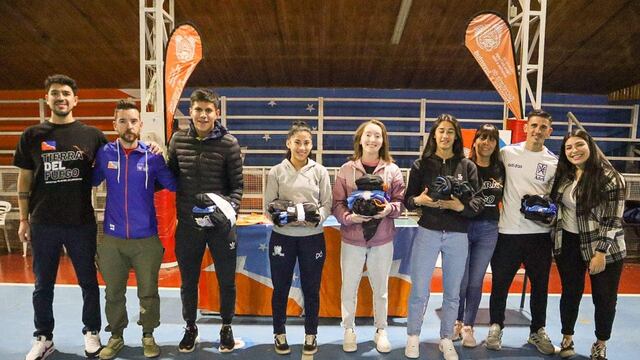 Se les hizo entrega de indumentaria en la previa de los Juegos Nacionales Evita de Playa.