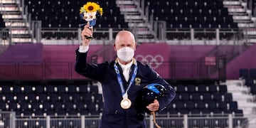 Andrew Hoy ganó dos medallas en los Juegos Olímpicos Tokio 2020 a los 62 años.