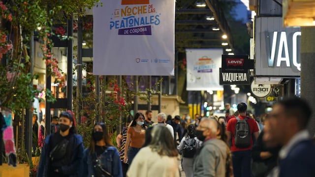 La Noche de las Peatonales, con múltiples actividades comerciales y recreativas (Municipalidad de Córdoba).
