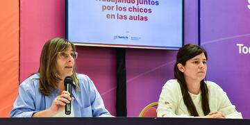 La secretaria de Coordinación y Gestión de Recursos, María Martín, junto a la subsecretaria de Innovación e Integración Digital, Ana Bacolla,