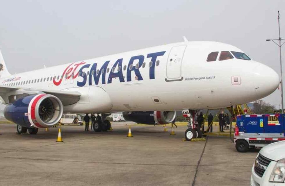 El copiloto de un avión se desvaneció en pleno vuelo y debieron aterrizar de emergencia en Córdoba