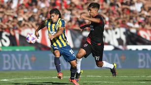 El ex Unión y Lanús pidió el cambio en el arranque del partido con Independiente.