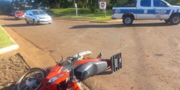 Accidente vial en Aristóbulo del Valle dejó a un motociclista herido.