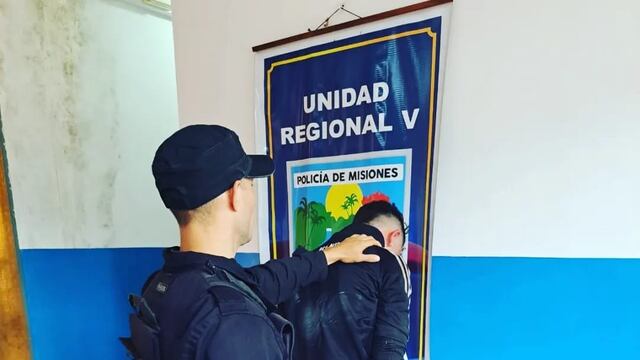 Policías detienen a un joven y recuperan objetos robados en Puerto Iguazú.