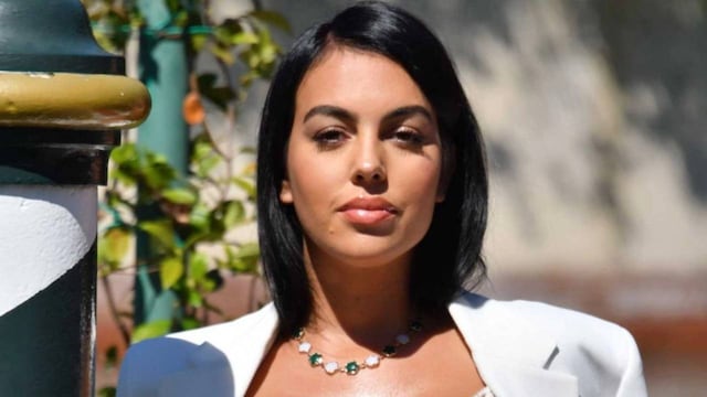 La cartera más cara del mundo tiene dueña: cómo es el excéntrico bolso con piel de cocodrilo que presume Georgina Rodríguez