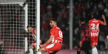 "Maravilla" Martínez apunta a ser el goleador del año, en un Instituto que va para arriba.
