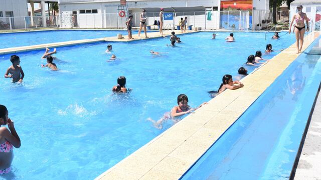 Colonia Municipal "todos al agua"