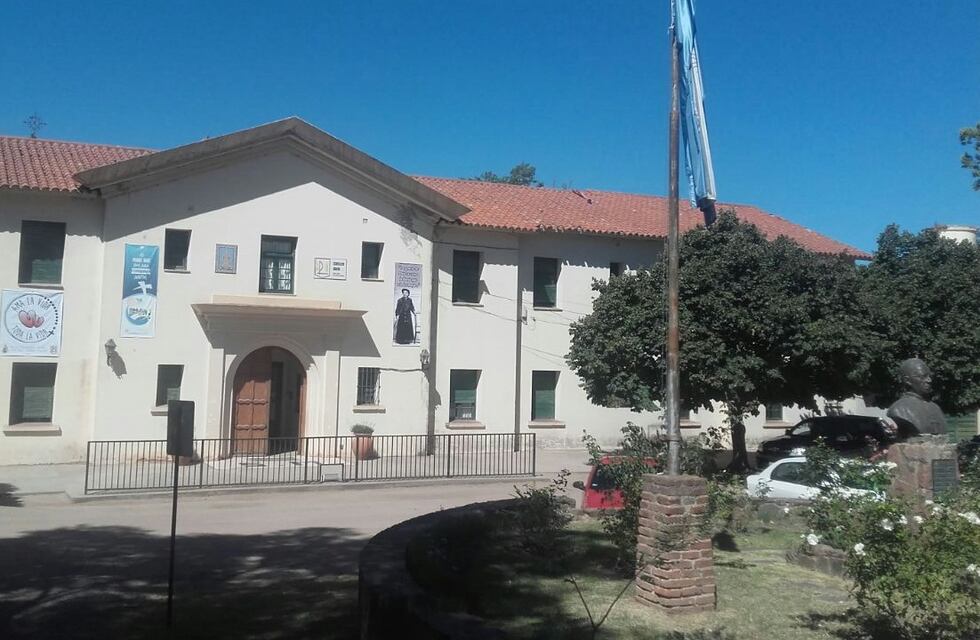 Jesús María: colegio suspende alumnos por usar polleras