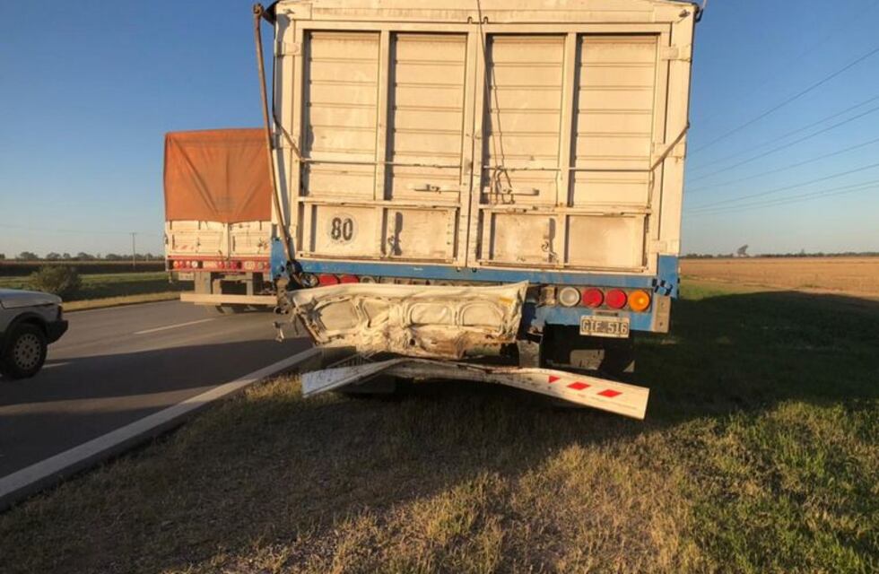 Fatal accidente en ruta 19: un utilitario se incrusto en un camión