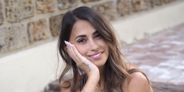 Antonela Roccuzzo en puro rosa