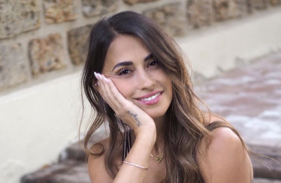 Antonela Roccuzzo brilló con un vestido cortísimo y dejó en claro cuál es su nuevo color favorito