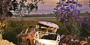 Posadas: hallaron un taxi incendiándose y su conductora está desaparecida.