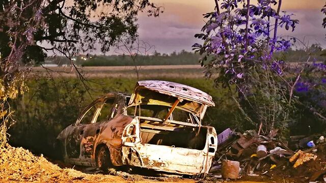 Posadas: hallaron un taxi incendiándose y su conductora está desaparecida.