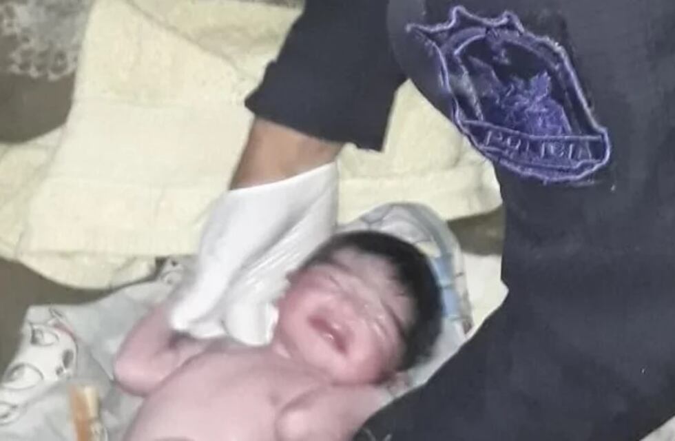 Un policía sanjuanino hizo de partero y recibió al bebé de una joven mamá de 20 años