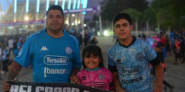Los hinchas de Belgrano trasladaron el festejo del Gigante al Kempes (Javier Ferreyra / La Voz).