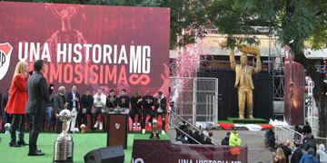Marcelo Gallardo durante la inauguración de su estatua. Foto: Olé