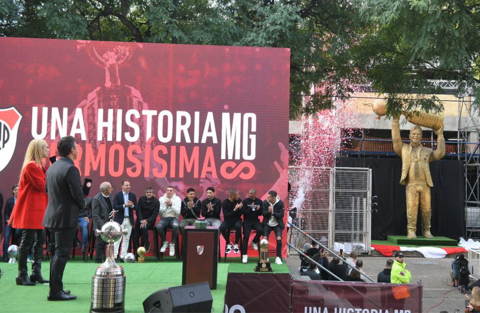 Ya está a la venta el muñeco de la estatua de Marcelo Gallardo: cómo es y qué dijeron los hinchas