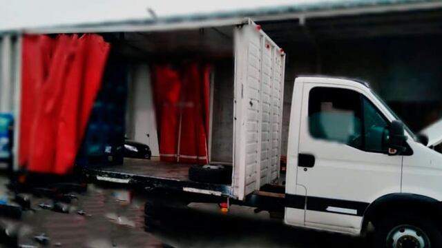 El hombre usaba un camión Iveco para realizar las estafas.