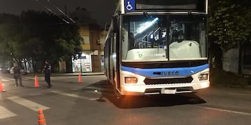 Una joven de 23 años fue atropellada por un trolebús y está grave. (Foto: La Voz)