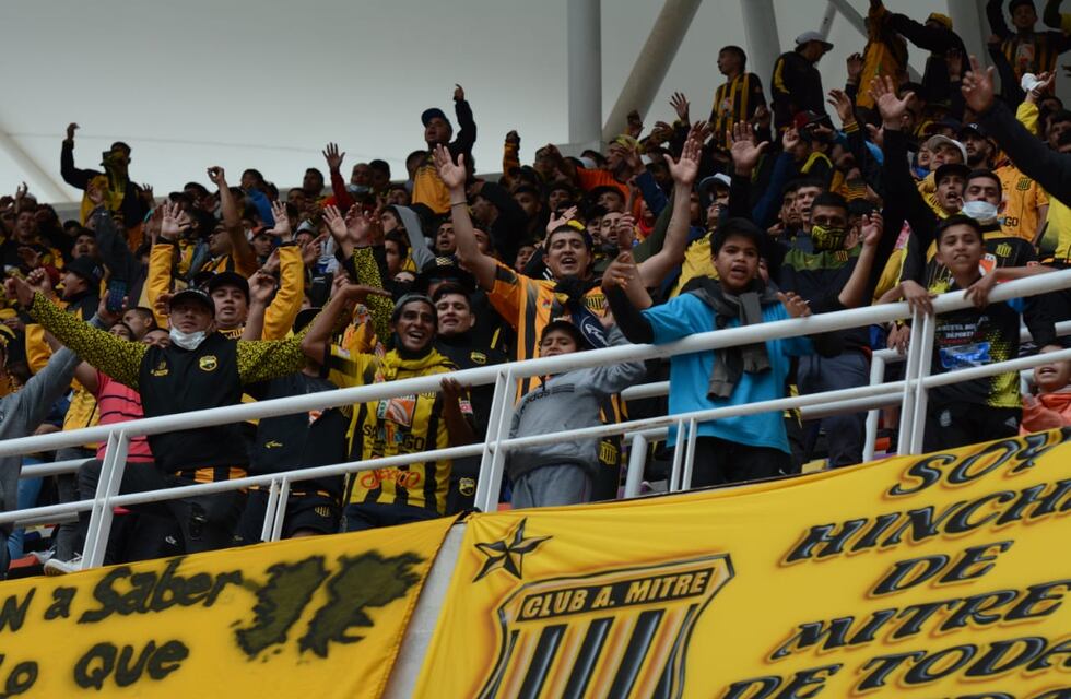 Con la vuelta de los hinchas, Mitre goleó a Quilmes en el “Madre de Ciudades”