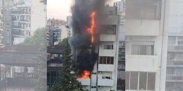 Impresionante incendio en Palermo