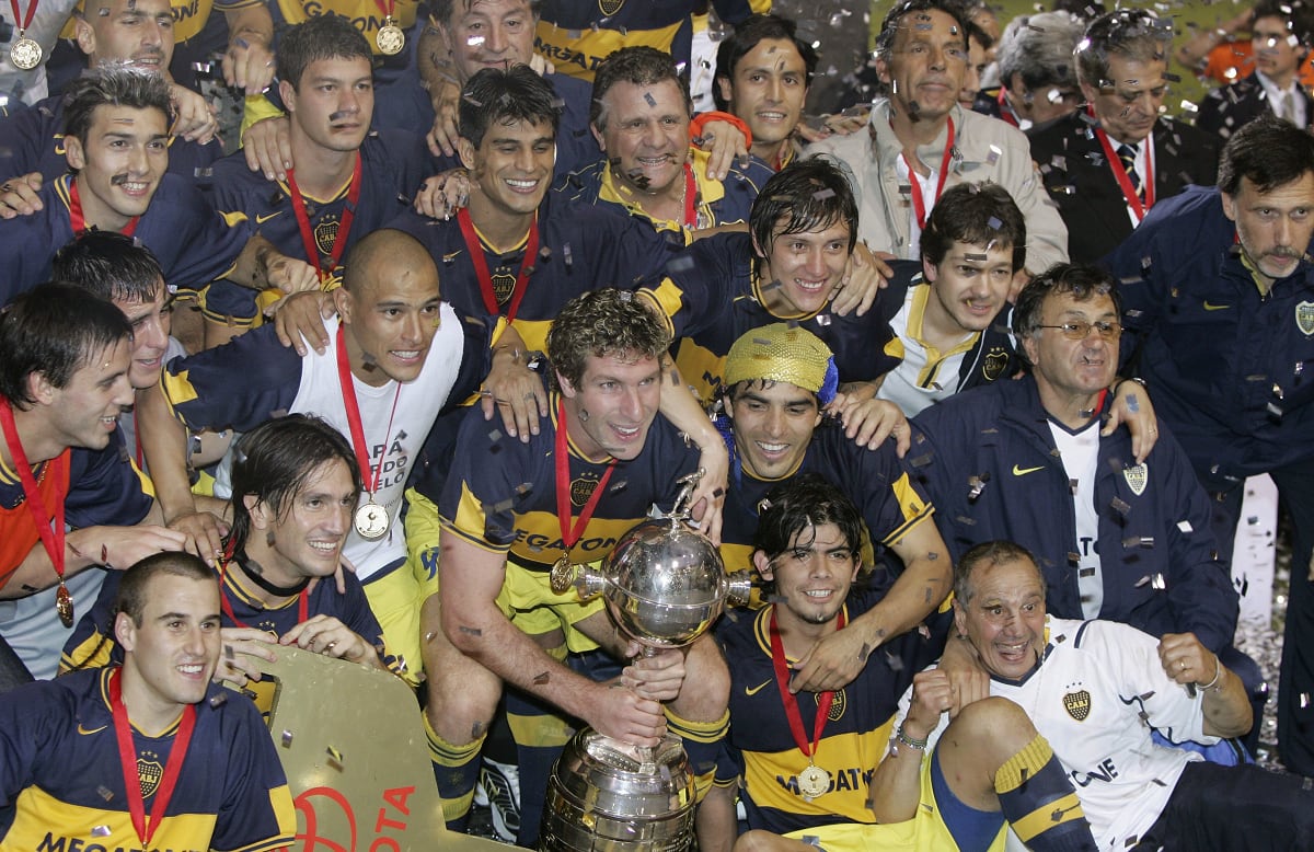 El plantel que condujo Miguel Ángel Russo tuvo como máxima figura a Juan Román Riquelme y otra pieza clave fue la del mendocino Neri Cardozo.