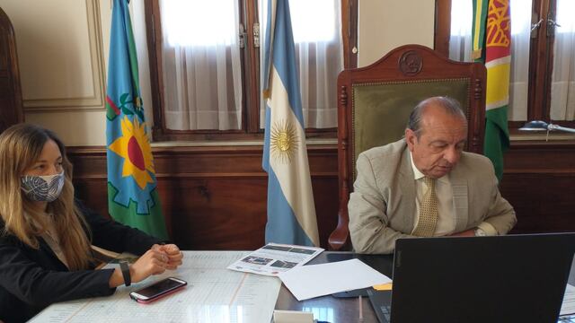 el Intendente Carlos Sánchez, junto con la Coordinadora de Cresta, Lic. Gabriela Hoffman, mantuvieron un encuentro virtual con el Secretario de Políticas Universitarias, el Lic. Jaime Perczyk.