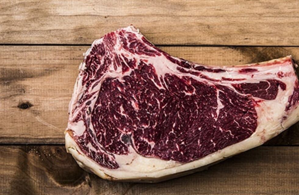 Un neuquino compró carne en un supermercado y se llevó una gran sorpresa al cocinarla: tenía restos de municiones