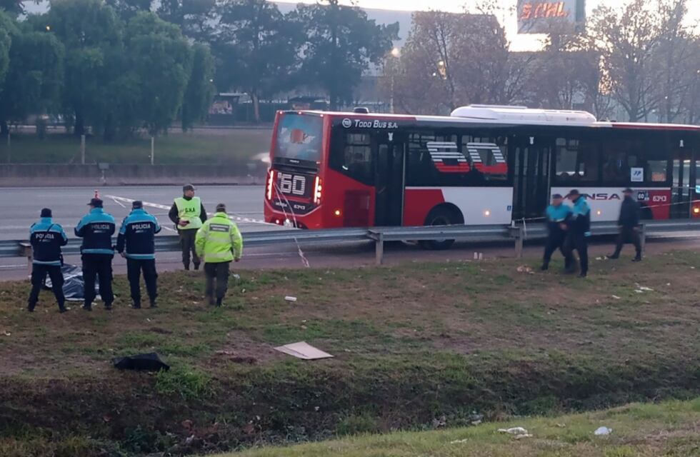 Robo, tiroteo y muerte en un colectivo de la línea 60