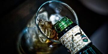 El hombre roba también botellas de vodka. (LaVoz/Archivo).