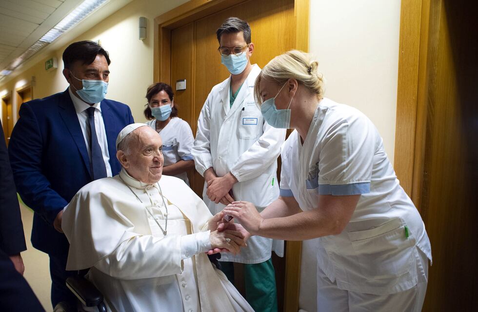 El papa Francisco contó cómo fue su operación de colon: “Un enfermero me salvó la vida”