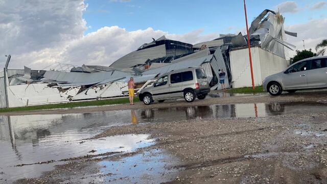 La Playosa, cerca de Villa María. Fuertes vientos y una lluvia copiosa causaron destrozos (Captura de video)