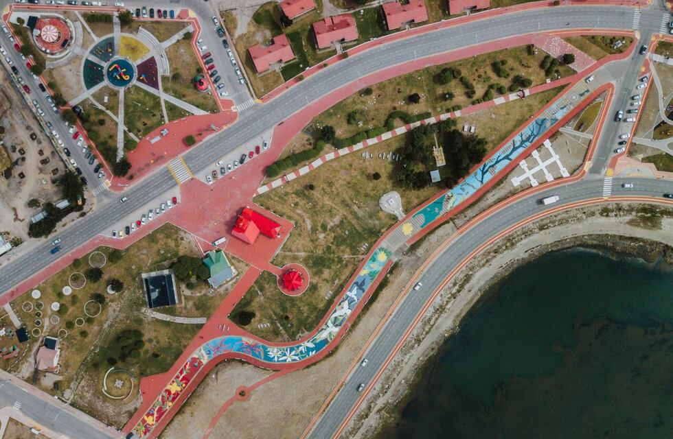 Con buen ritmo avanza la intervención artística en el Paseo de las Rosas