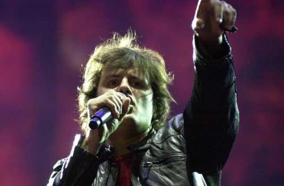 Ciro Martínez sorprendió a los pasajeros de un vuelo a Qatar: tocó el himno nacional con su armónica