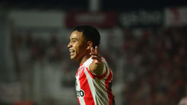 Con el arco abierto, sobre todo de visitante, Damián Puebla convirtió el 1-0 de Instituto en Mendoza (Javier Ferreyra / La Voz).