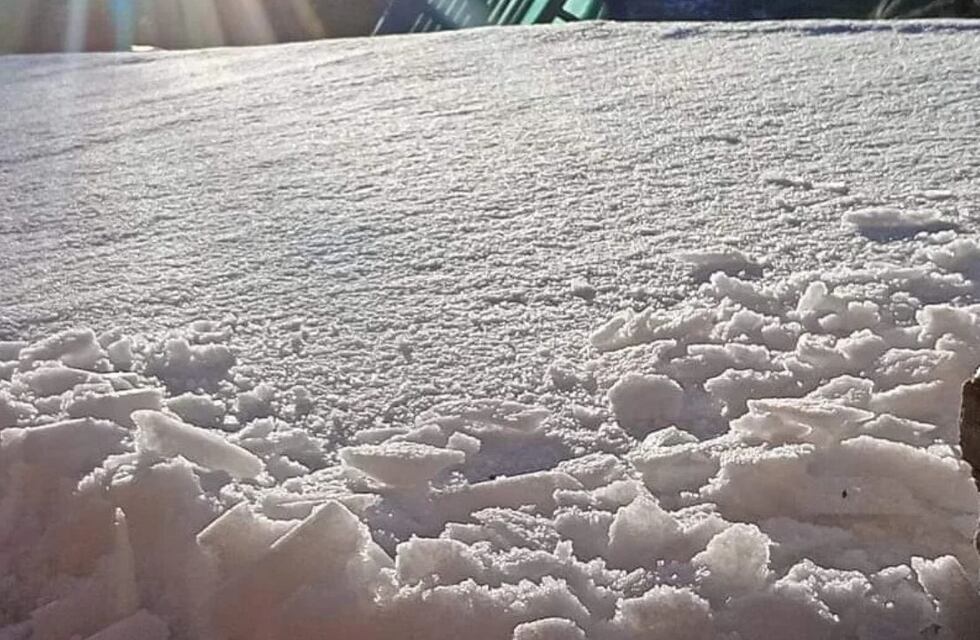 El Cerro Champaquí se tiñó de blanco por la nieve: las espectaculares imágenes