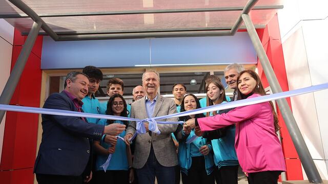Schiaretti se pronunció a favor de la educación pública y gratuita en el marco de la inauguración de una escuela Proa.