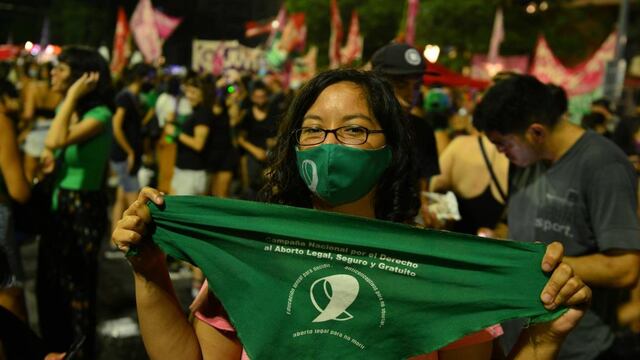 MARICEL. Pudo contar a sus amigas que se había practicado un aborto el día del tratamiento de la ley en el Senado (José Gabriel Hernández).