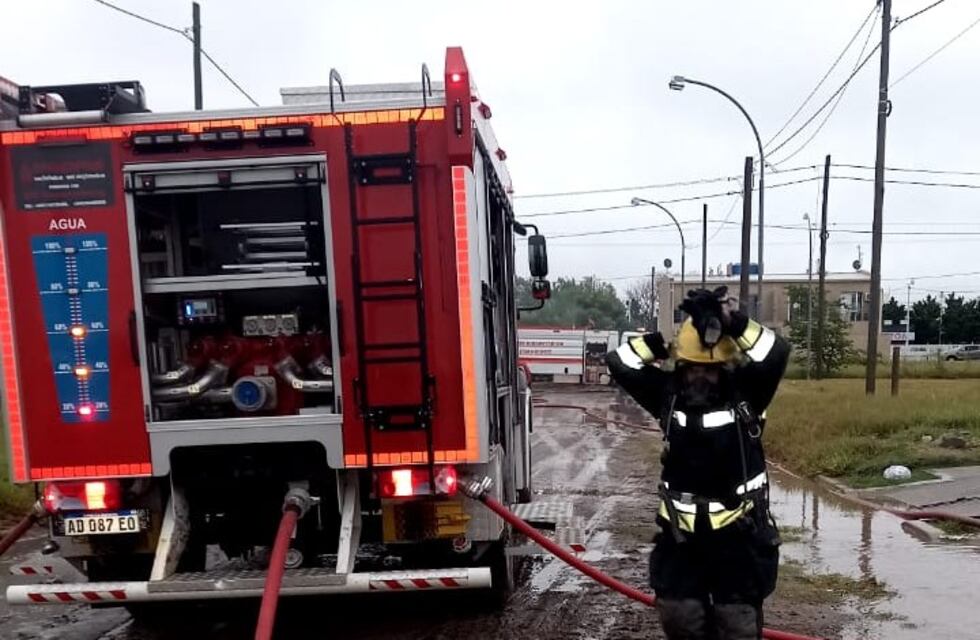 Bomberos controlaron un incendio en una vivienda