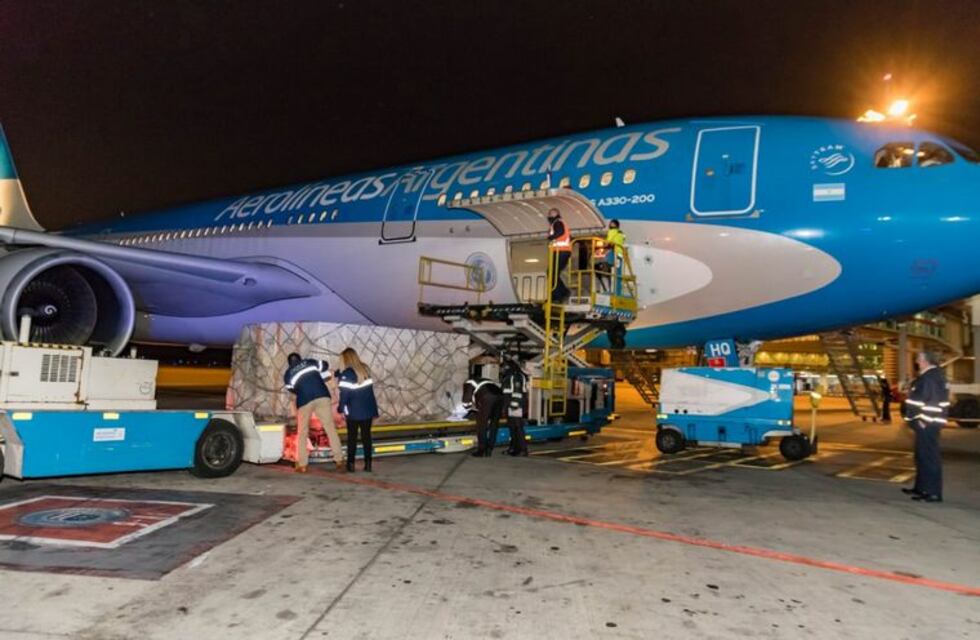 Vacunas: llegan 1.736.000 dosis de Sinopharm y el país supera las 57 millones