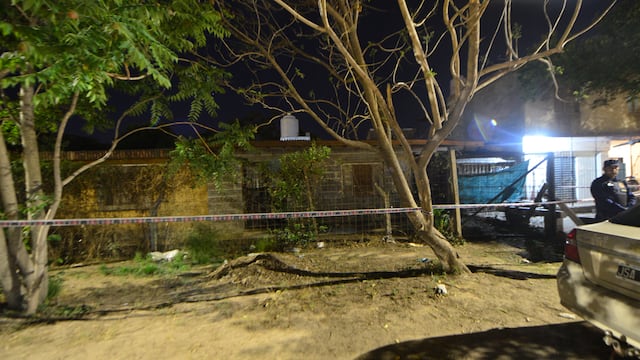 Dos hermanas fueron asesinadas y enterradas en el fondo del patio de la casa en Cabalen al 6500 B° Arguello Autodromo. Foto Javier Ferreyra