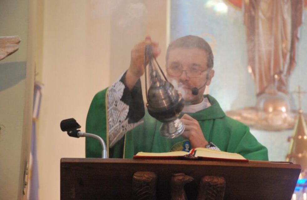 El exabrupto de un sacerdote por el pase sanitario: “¿Quién carajo es Kicillof?”