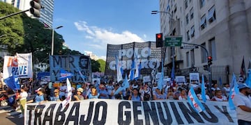 Los organismos sociales y los movimientos de izquierda reclaman por trabajo genuino y mejores salarios y planes sociales.