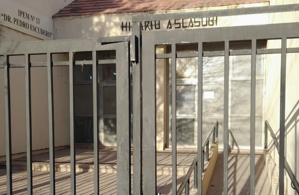 Demoras en escuelas de Córdoba por falta de autoridades de mesa: qué sanciones podría haber