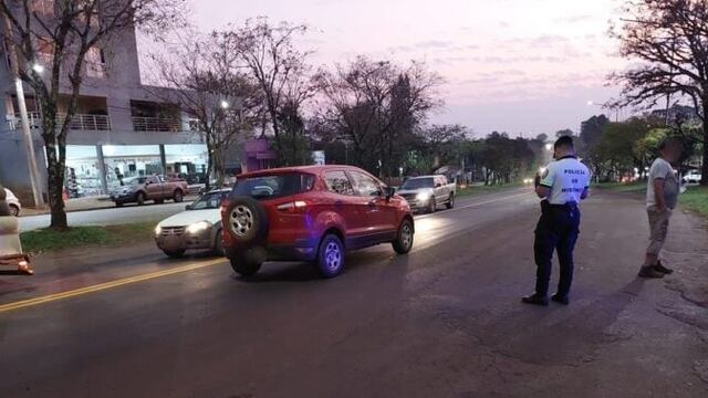 Peatón herido tras ser embestido por una camioneta en Jardín América.