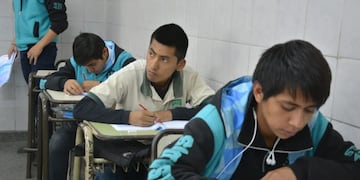 Sin suspensión de clases, alumnos de 5to año de todas las instituciones educativas de nivel secundaria de Jujuy participan este jueves en el operativo Aprender 2024.