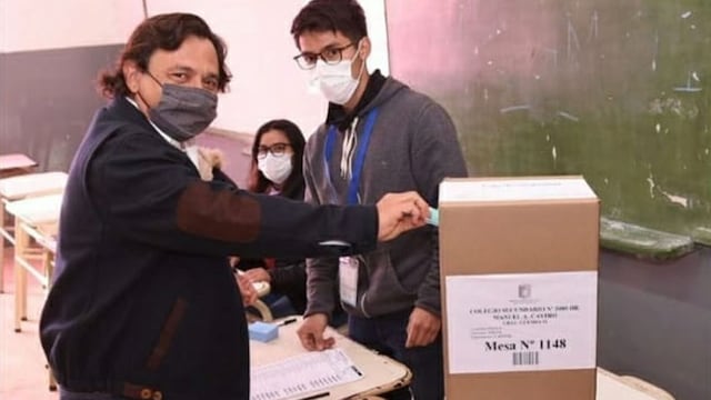 Gustavo Sáenz votó en el colegio Nacional