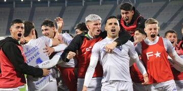 El Tomba salvó un empate en Córdoba y lo festejó como triunfo.
